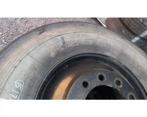 HUB PILOT 11R22.5 Tire and Rim