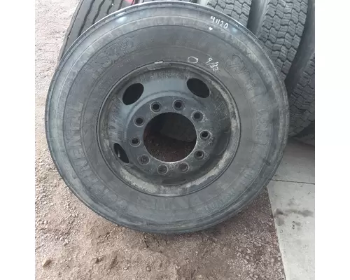 HUB PILOT 11R22.5 Tire and Rim