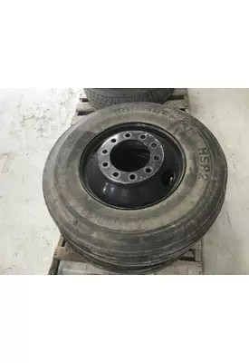 HUB PILOT 11R22.5 Tire and Rim