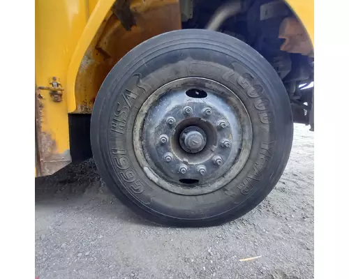 HUB PILOT 11R22.5 Tire and Rim