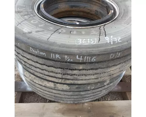 HUB PILOT 11R22.5 Tire and Rim