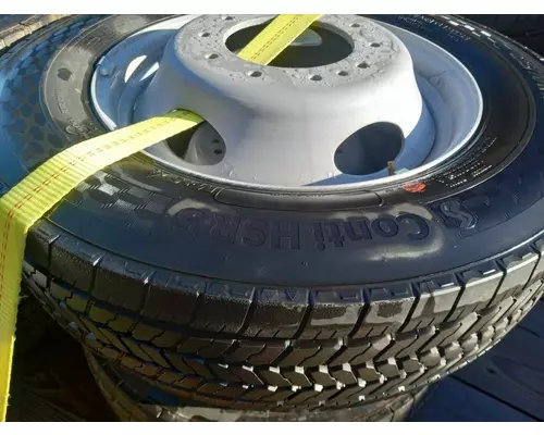 HUB PILOT 19.5 x 6.00 Takeoff Ford F450 F550 22570R19.5 Tire & Wheel