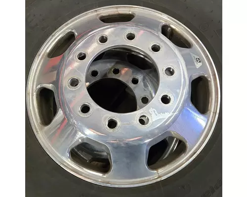 HUB PILOT 22.5 X 8.25 Tire and Rim