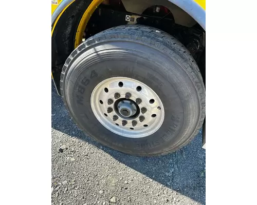 HUB PILOT 22.5 x 14 Tire and Rim