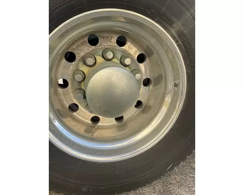 HUB PILOT 22.5 x 14 Tire and Rim