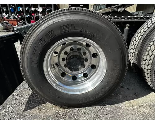 HUB PILOT 24.5 Tire and Rim