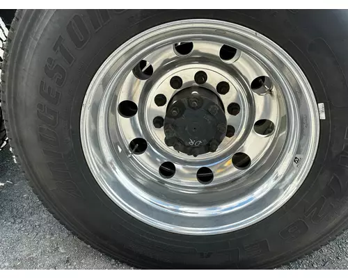 HUB PILOT 24.5 Tire and Rim