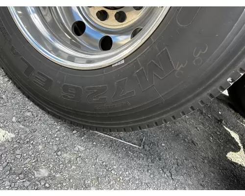 HUB PILOT 24.5 Tire and Rim