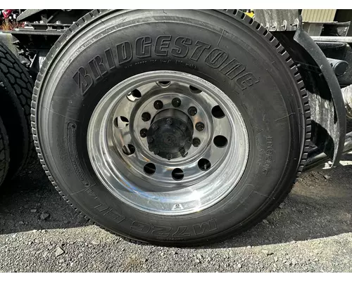 HUB PILOT 24.5 Tire and Rim
