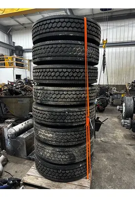 HUB PILOT 24.5 Tire and Rim