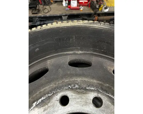 HUB PILOT 24.5 Tire and Rim