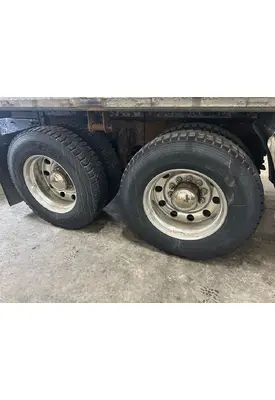 HUB PILOT 24.5 Tire and Rim