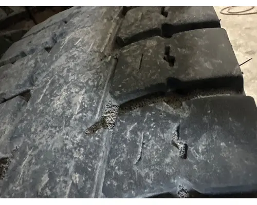 HUB PILOT 24.5 Tire and Rim