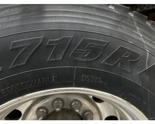 HUB PILOT 24.5 Tire and Rim