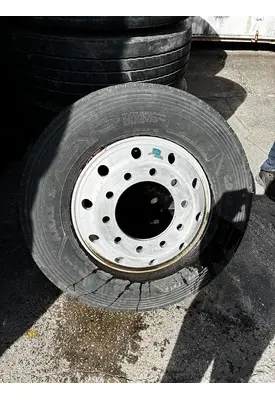 HUB PILOT 285 70R 19.5 Tire and Rim