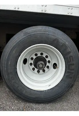 HUB PILOT 295 75R 22.5 Tire and Rim