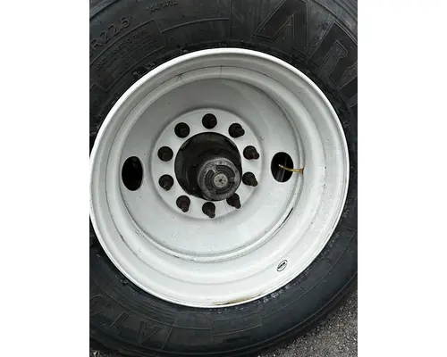 HUB PILOT 295 75R 22.5 Tire and Rim