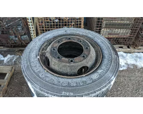 HUB PILOT 3800 Tire and Rim