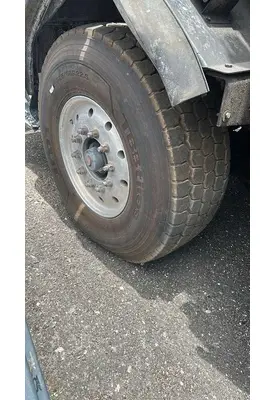 HUB PILOT 425/65r22.5 Tire and Rim