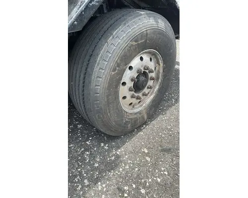 HUB PILOT 425/65r22.5 Tire and Rim
