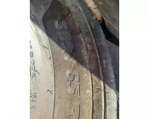HUB PILOT 9.00x22.5 Tire and Wheel