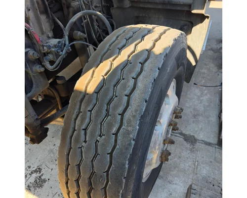 HUB PILOT 9.00x22.5 Tire and Wheel