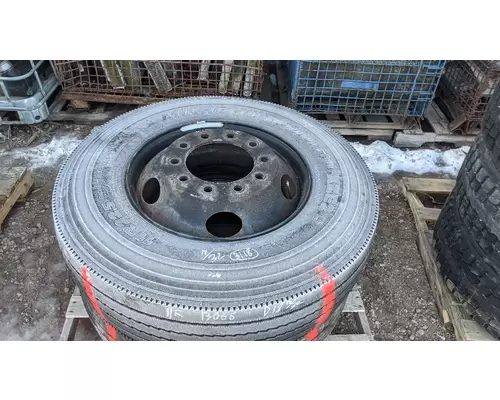 HUB PILOT A3FE Tire and Rim