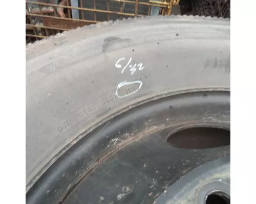 HUB PILOT C2 Tire and Rim