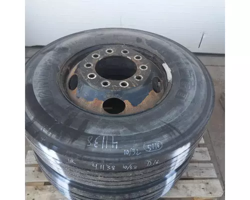 HUB PILOT C2 Tire and Rim