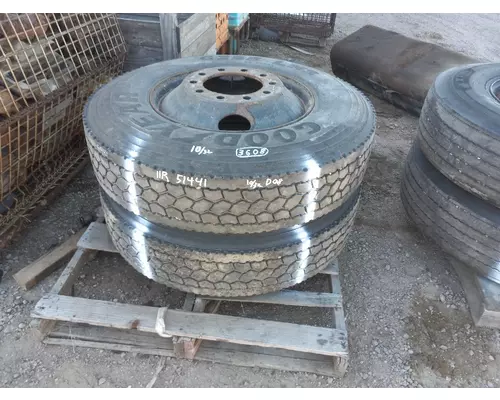 HUB PILOT CE Tire and Rim