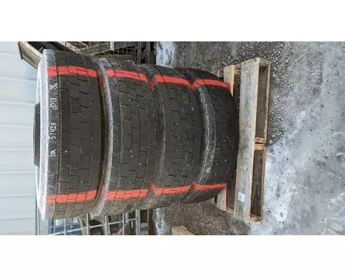 HUB PILOT CE Tire and Rim