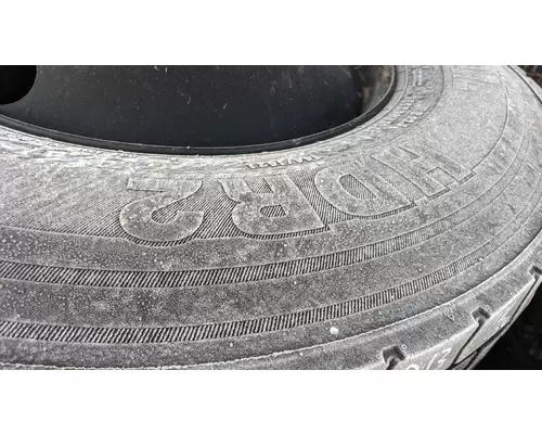 HUB PILOT CE Tire and Rim
