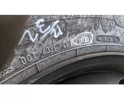 HUB PILOT CE Tire and Rim