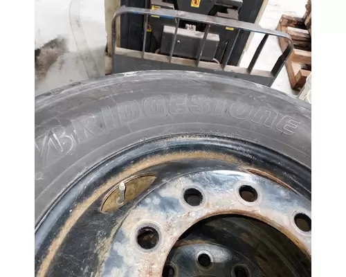 HUB PILOT CE Tire and Rim