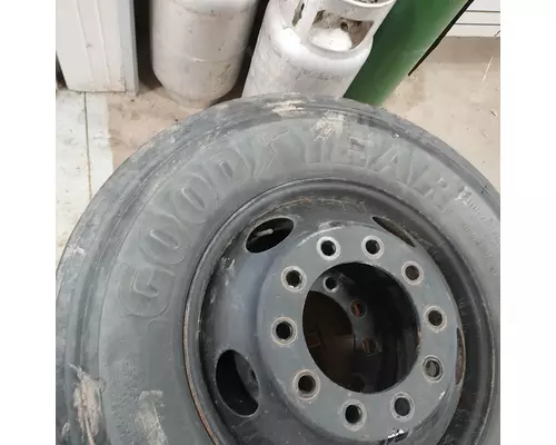 HUB PILOT CE Tire and Rim