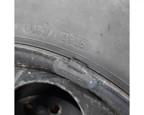 HUB PILOT CE Tire and Rim