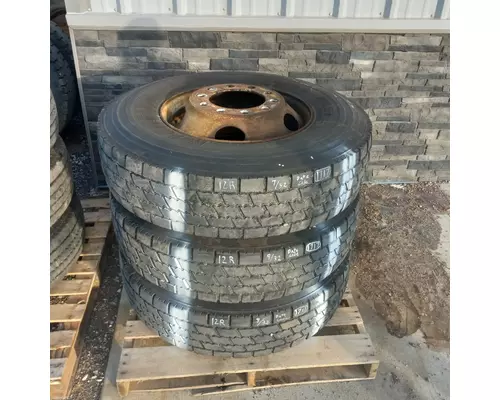 HUB PILOT CITY TRANSIT BUS Tire and Rim