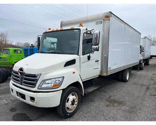 Complete Vehicle HINO 185 Truck Salvage International Inc