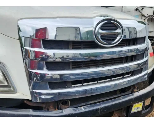 Hino 338 Grille