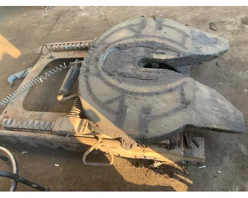 Fifth Wheel HOLLAND 387 Truck Salvage International Inc