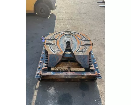 Holland VNL Fifth Wheel