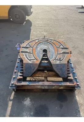 Holland VNL Fifth Wheel
