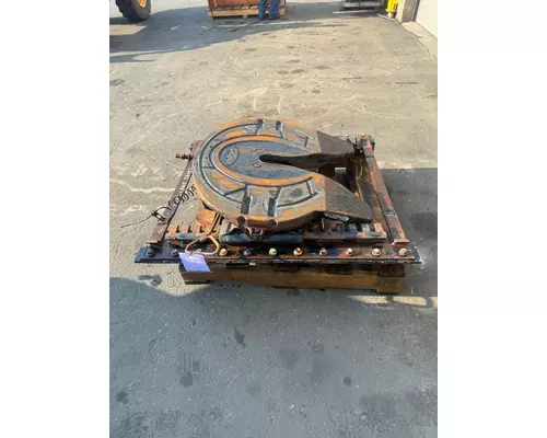 Holland VNL Fifth Wheel