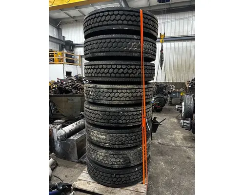 Tire And Rim HUB PILOT 24.5 Dutchers Inc   Heavy Truck Div  Ny