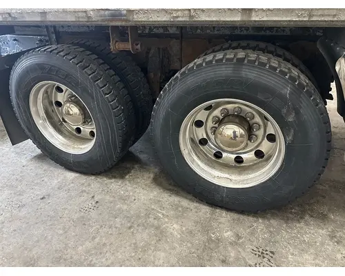 Tire And Rim HUB PILOT 24.5 Dutchers Inc   Heavy Truck Div  Ny