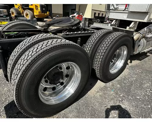 Tire And Rim HUB PILOT 24.5 Dutchers Inc   Heavy Truck Div  Ny