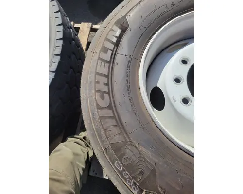 Tire And Rim HUB PILOT 9.00x22.5 High Mountain Horsepower