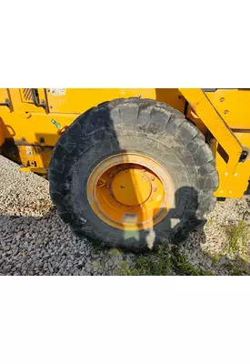 Hyundai HL740-7A Equip Tire and Rim