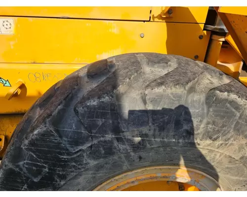 Hyundai HL740-7A Equip Tire and Rim