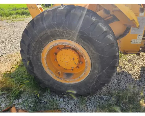 Hyundai HL740-7A Equip Tire and Rim
